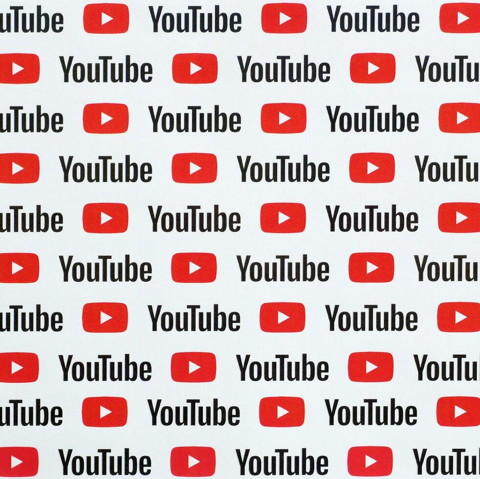 Youtube modelo impreso en papel con pequeño Youtube logos y inscripciones. Youtube es google subsidiario y americano más popular compartir videos plataforma foto