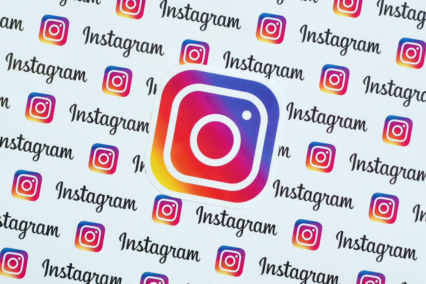 instagram modelo impreso en papel con pequeño instagram logos y inscripciones. instagram es americano foto y compartir videos social redes Servicio poseído por Facebook