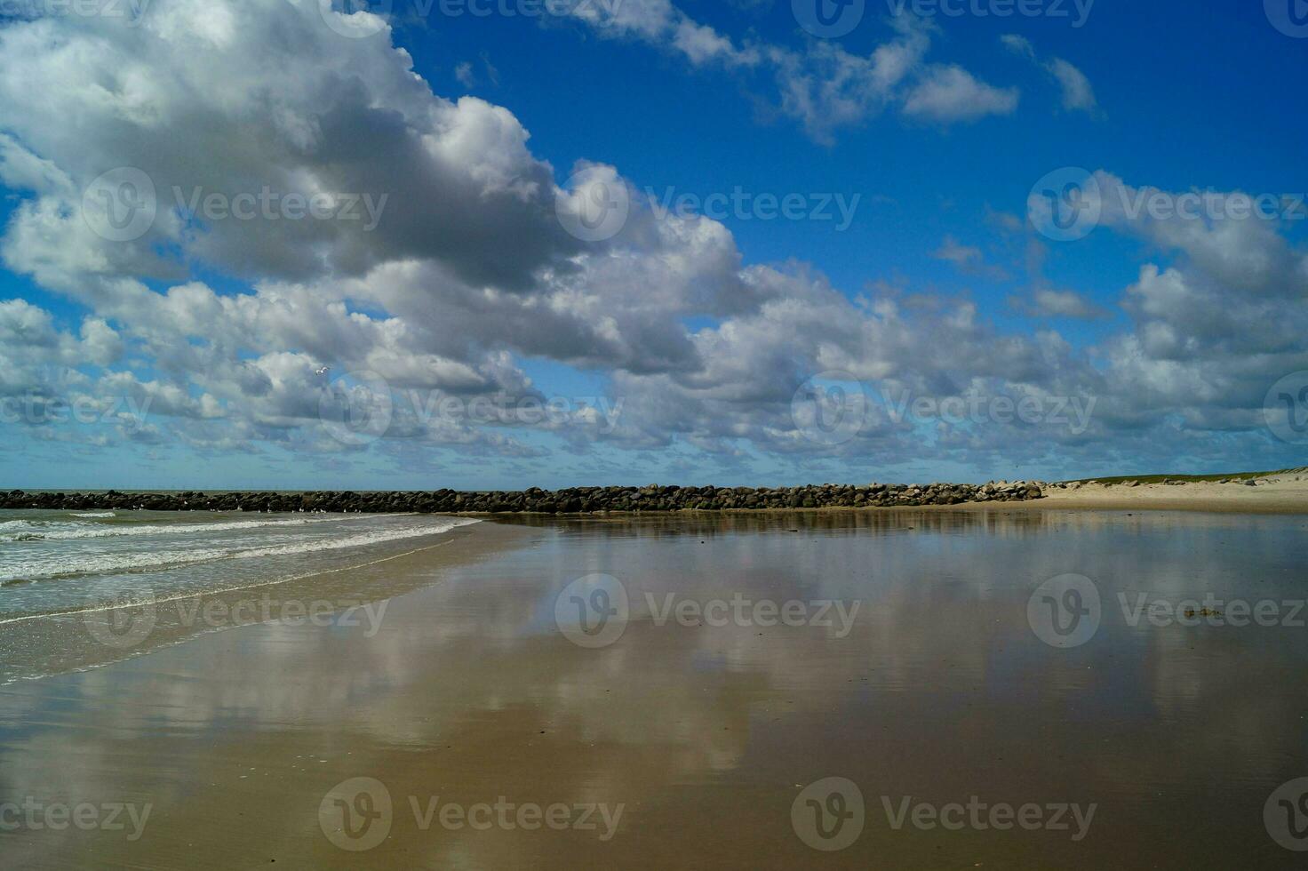 impresiones de el interminable playa a el del Norte mar en blavand Dinamarca foto