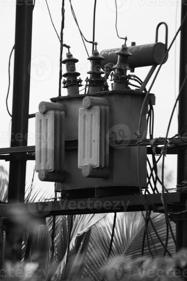 monocromo poder eléctrico hierro transformador. foto