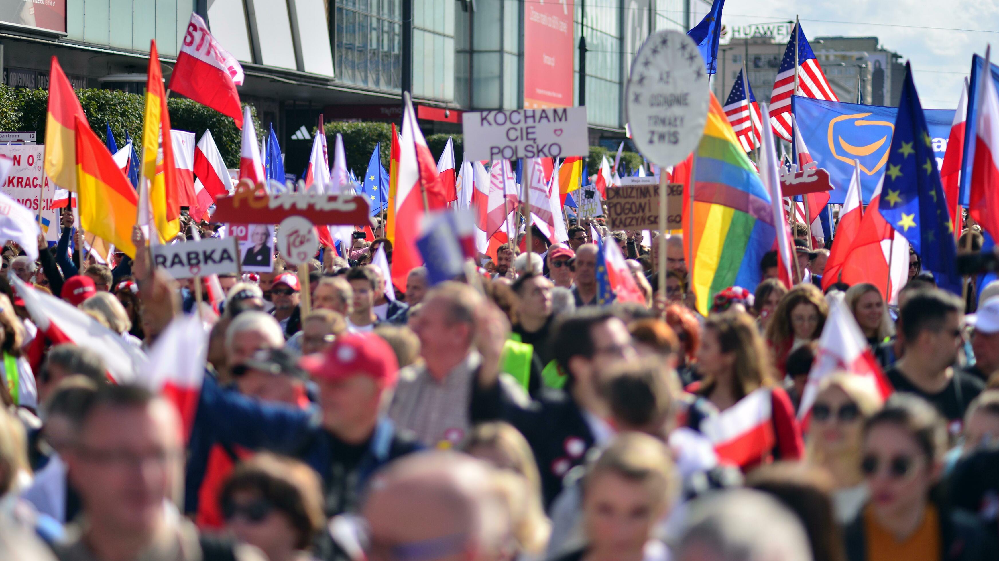 Warsaw, Poland. 1 October 2023. March of a Million Hearts. Hundreds of