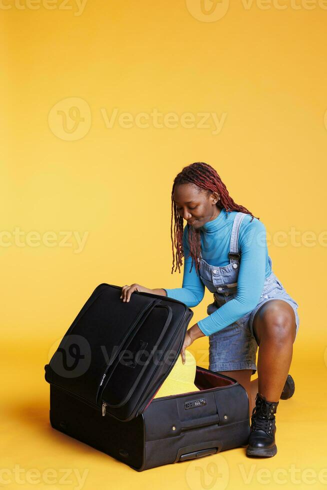 https://static.vecteezy.com/system/resources/previews/031/408/282/non_2x/traveller-packing-bags-for-holiday-trip-putting-essentials-and-objects-in-big-suitcase-before-leaving-on-vacation-smiling-girl-excited-about-travelling-abroad-pack-clothes-for-getaway-photo.jpg