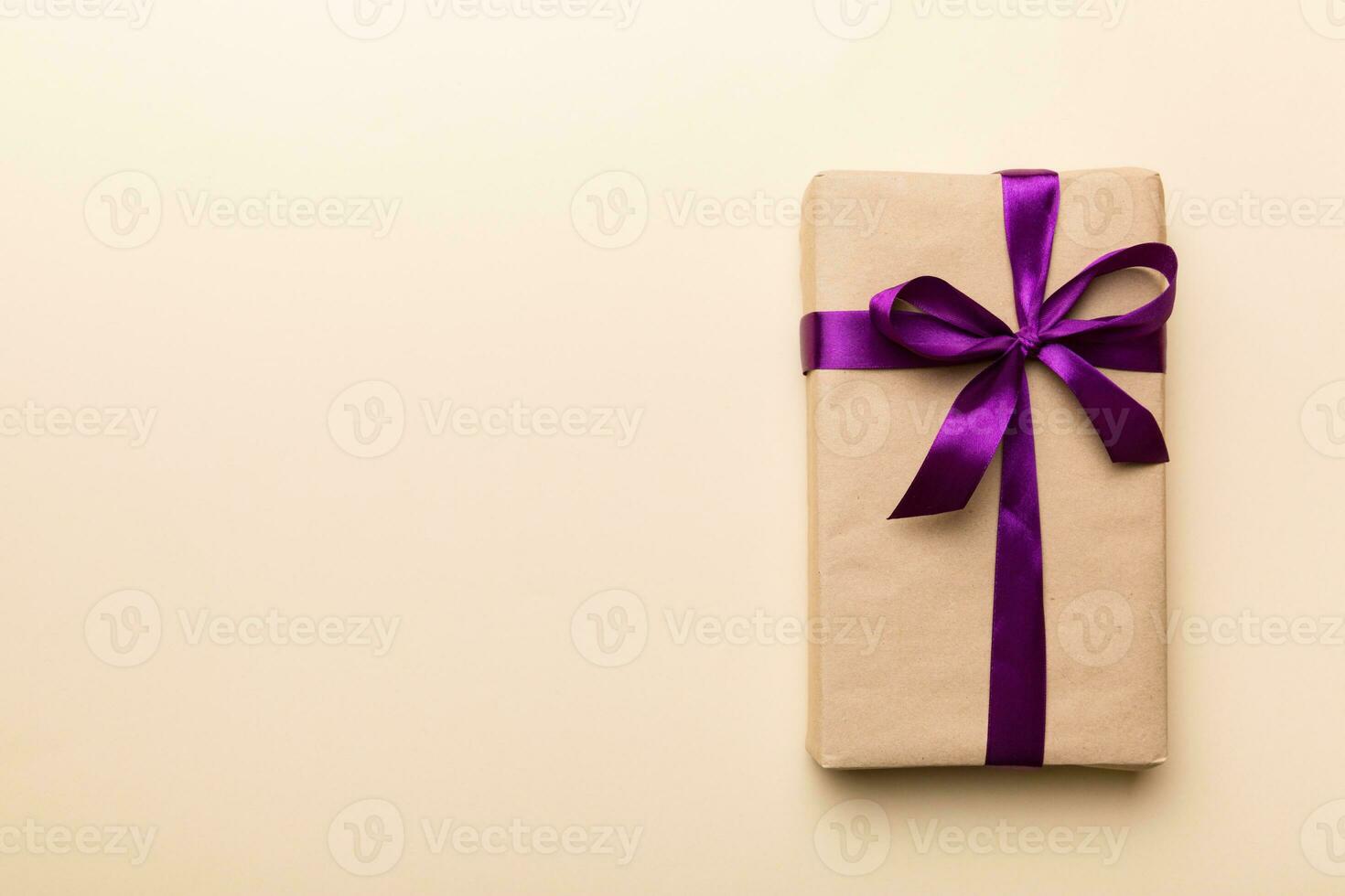 fiesta presente caja terminado de colores fondo, parte superior vista. Copiar espacio para diseño foto