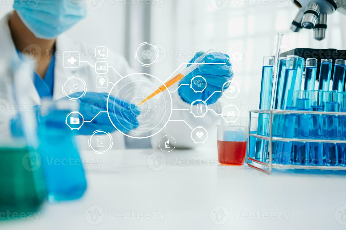 adn molécula pruebas conceptos. el médico en un máscara examina adn moléculas en el químico laboratorio con virtual icono foto