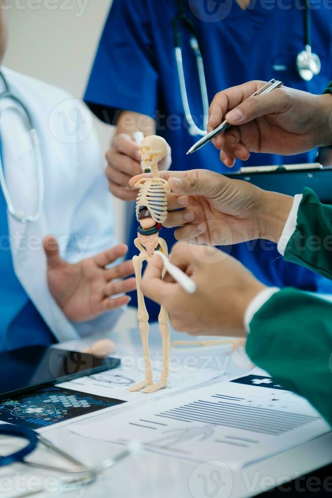 Meeting team of doctor and medical staff Consultation about the treatment of heart disease, pneumonia, gastrointestinal and stomach diseases. and osteoporosis photo