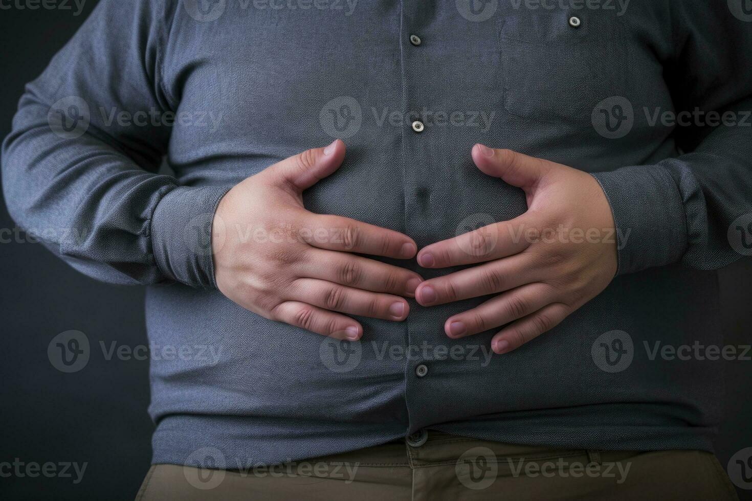 grasa hombre sostiene su estómago con su manos. generativo ai foto