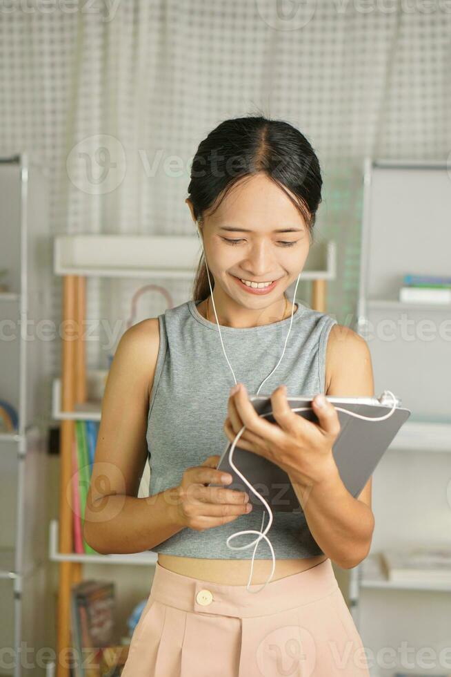 female college students use computers to listen to music photo