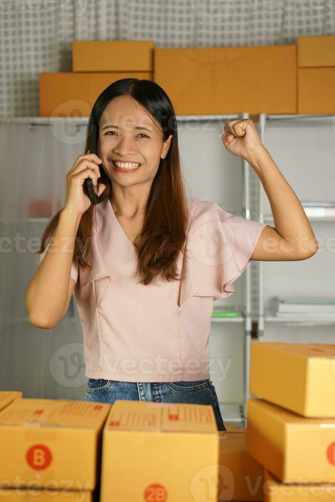 Online sellers answer phone calls from customers who have ordered a large number of products. photo
