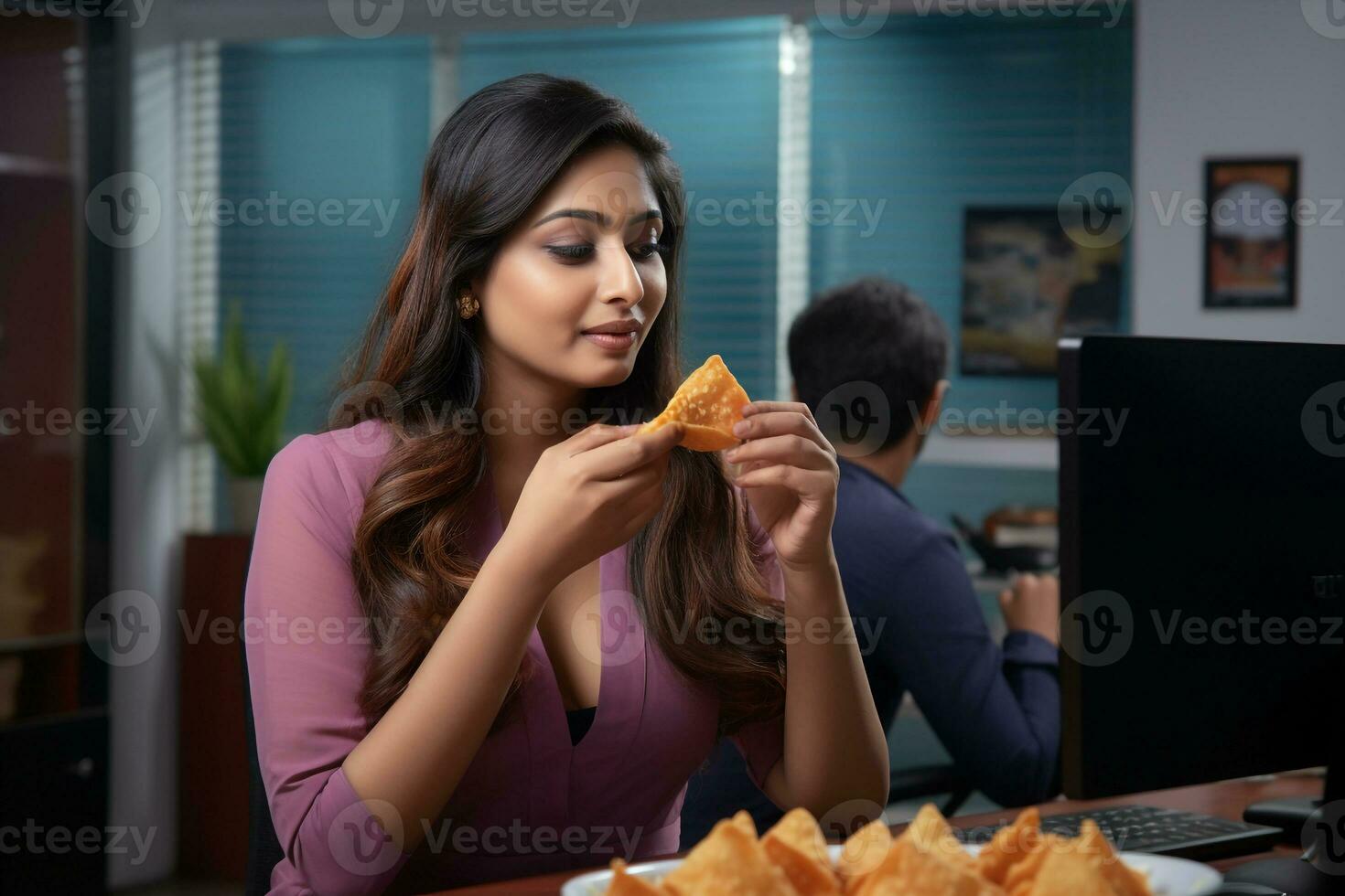 un imagen de un mujer comiendo un samosa a trabajo durante el diwali festival, ai generativo foto