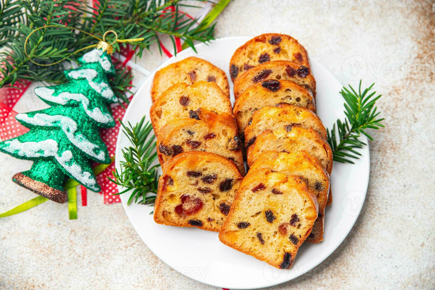 Navidad Fruta pastel dulce Pastelería seco Fruta cereza, seco albaricoque, ciruela pasa, pasa dulce postre fiesta tratar nuevo año y Navidad celebracion comida comida bocadillo en el mesa Copiar espacio comida foto