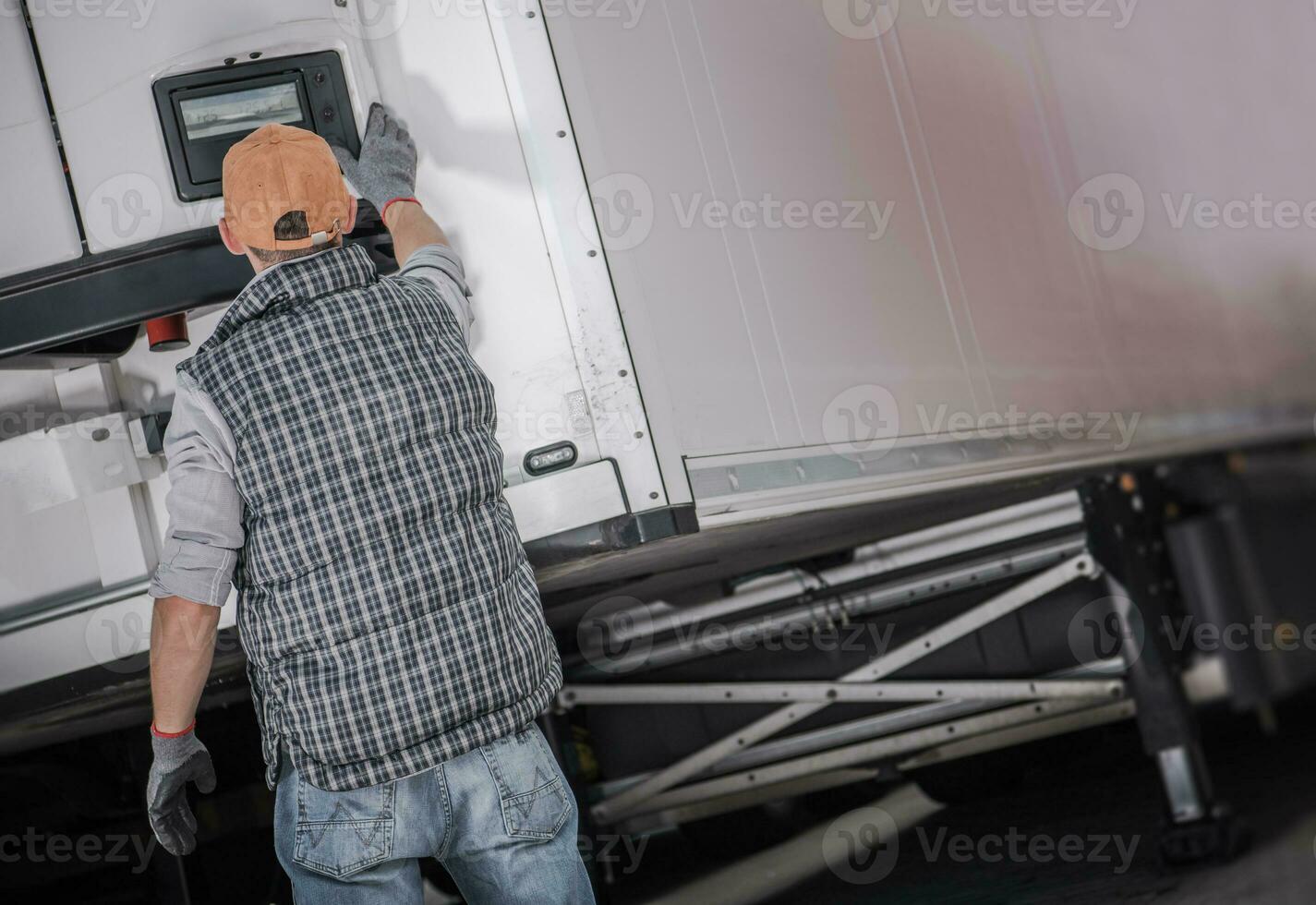 semi camión refrigerado semirremolque carga temperatura cheque realizado por un conductor foto