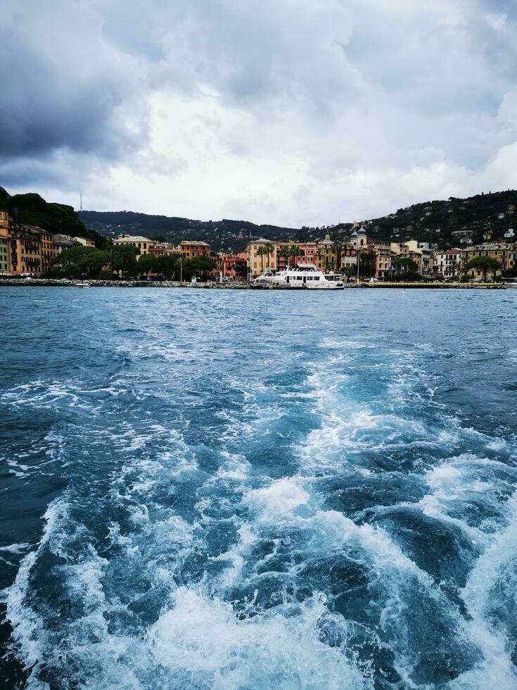 Photo of the wake of a boat on a calm body of water