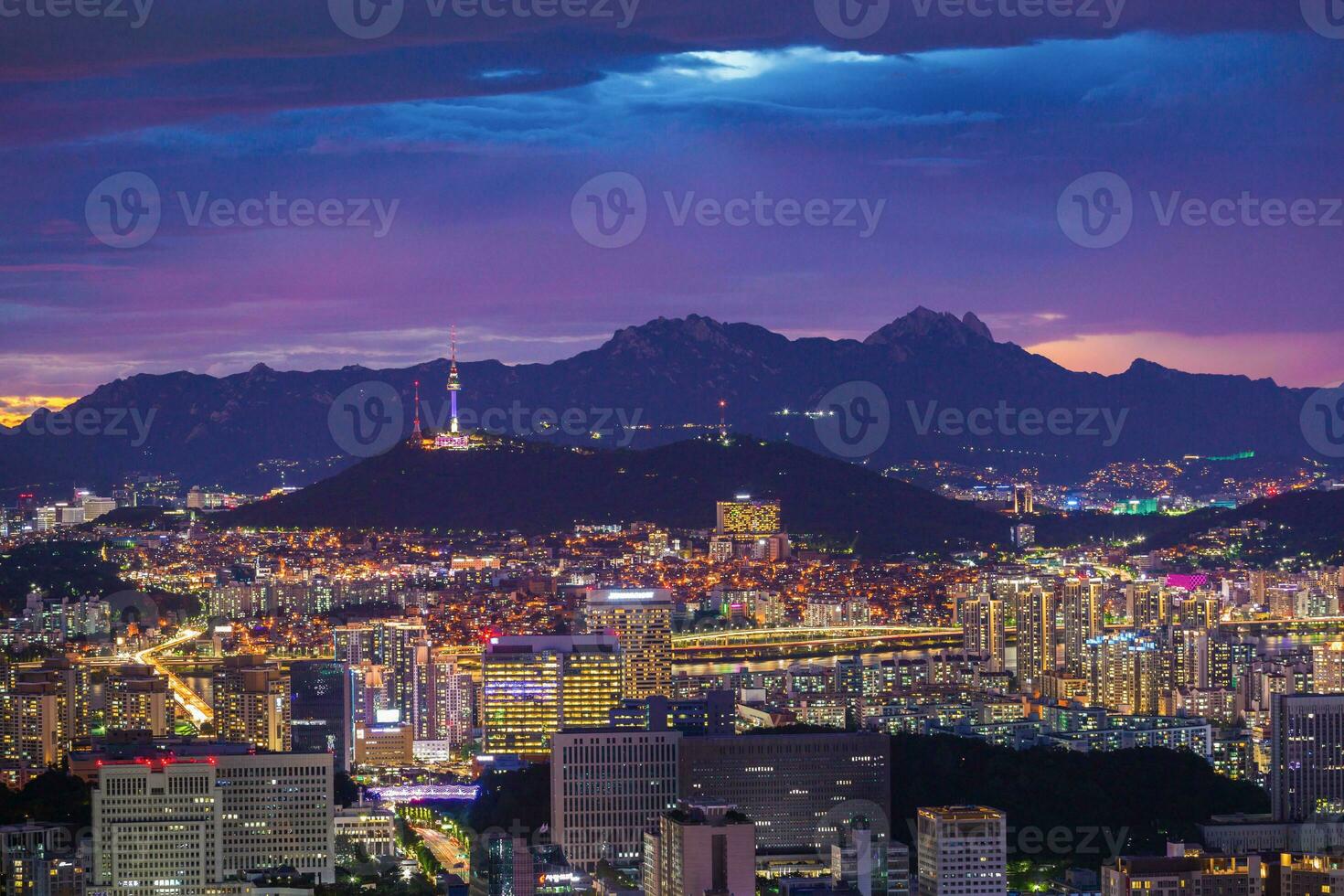 Seoul city skyline and skyscraper in downtown seoul, South Korea. photo