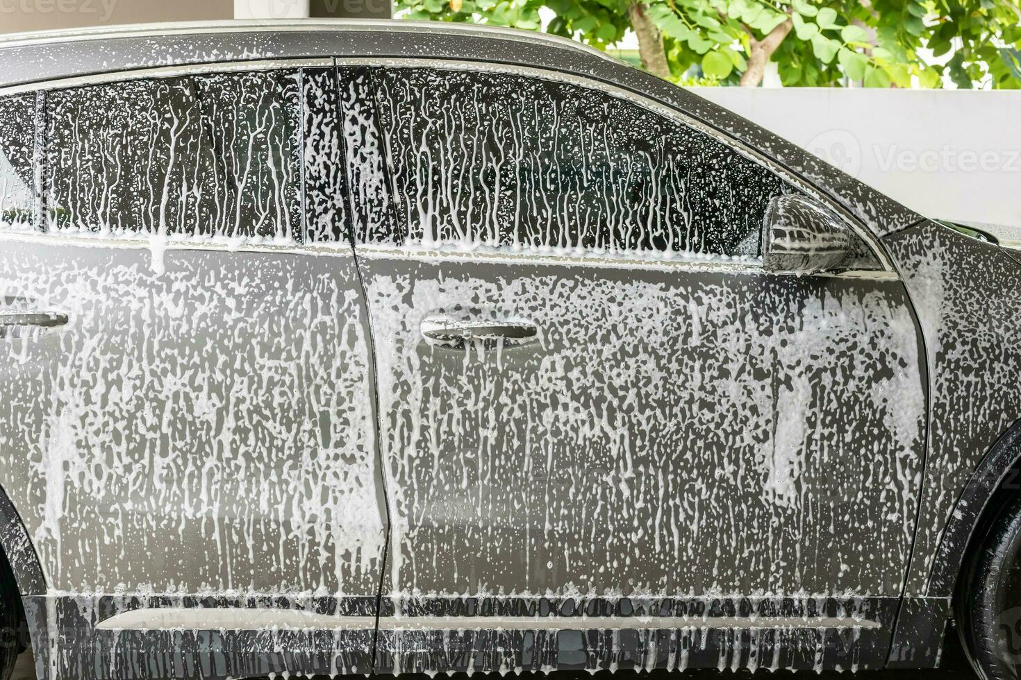 coche limpieza y Lavado con espuma jabón foto