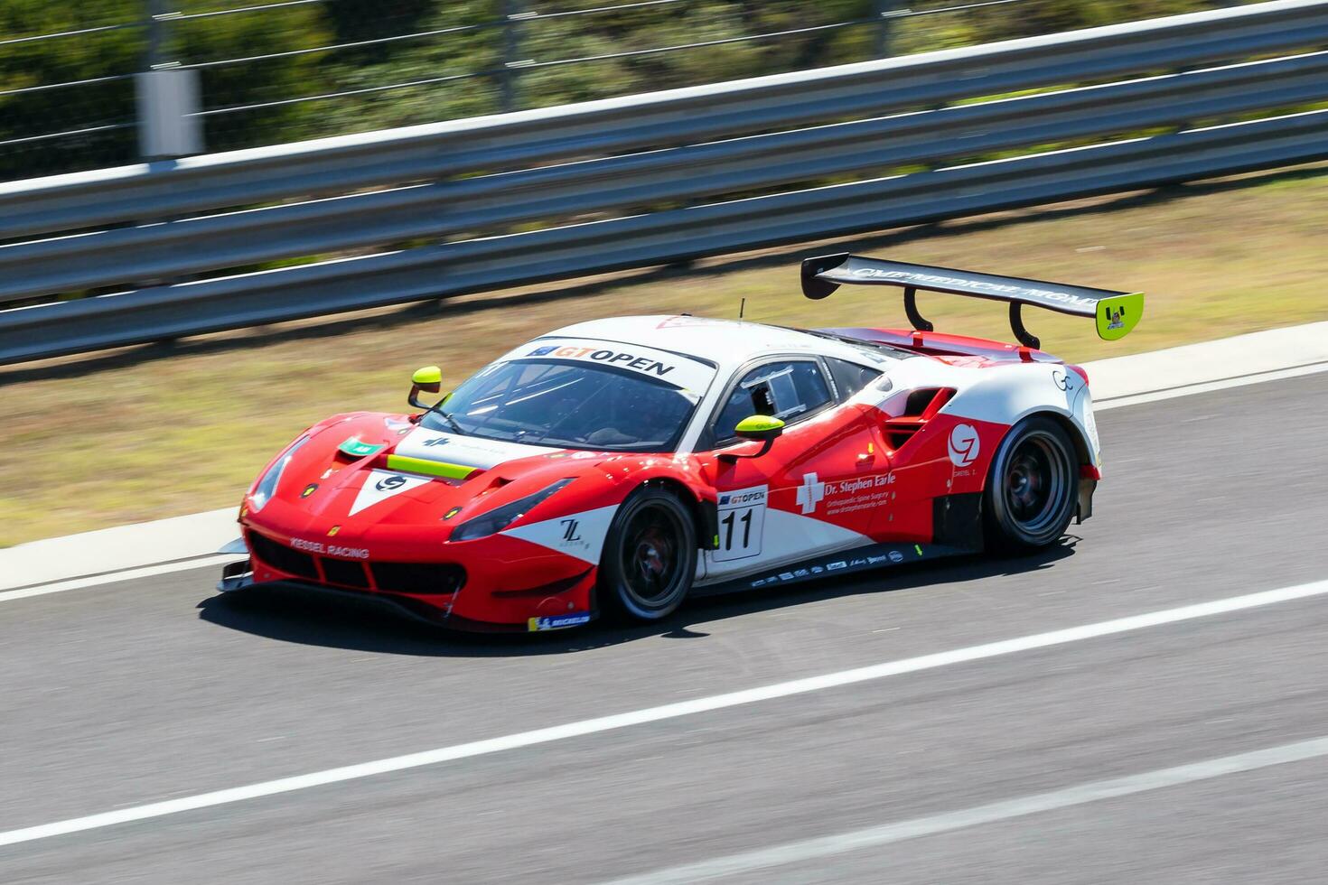 ferrari 488 gt3. automovilismo y carreras. deporte coche y superdeportivo acción fotografía. foto