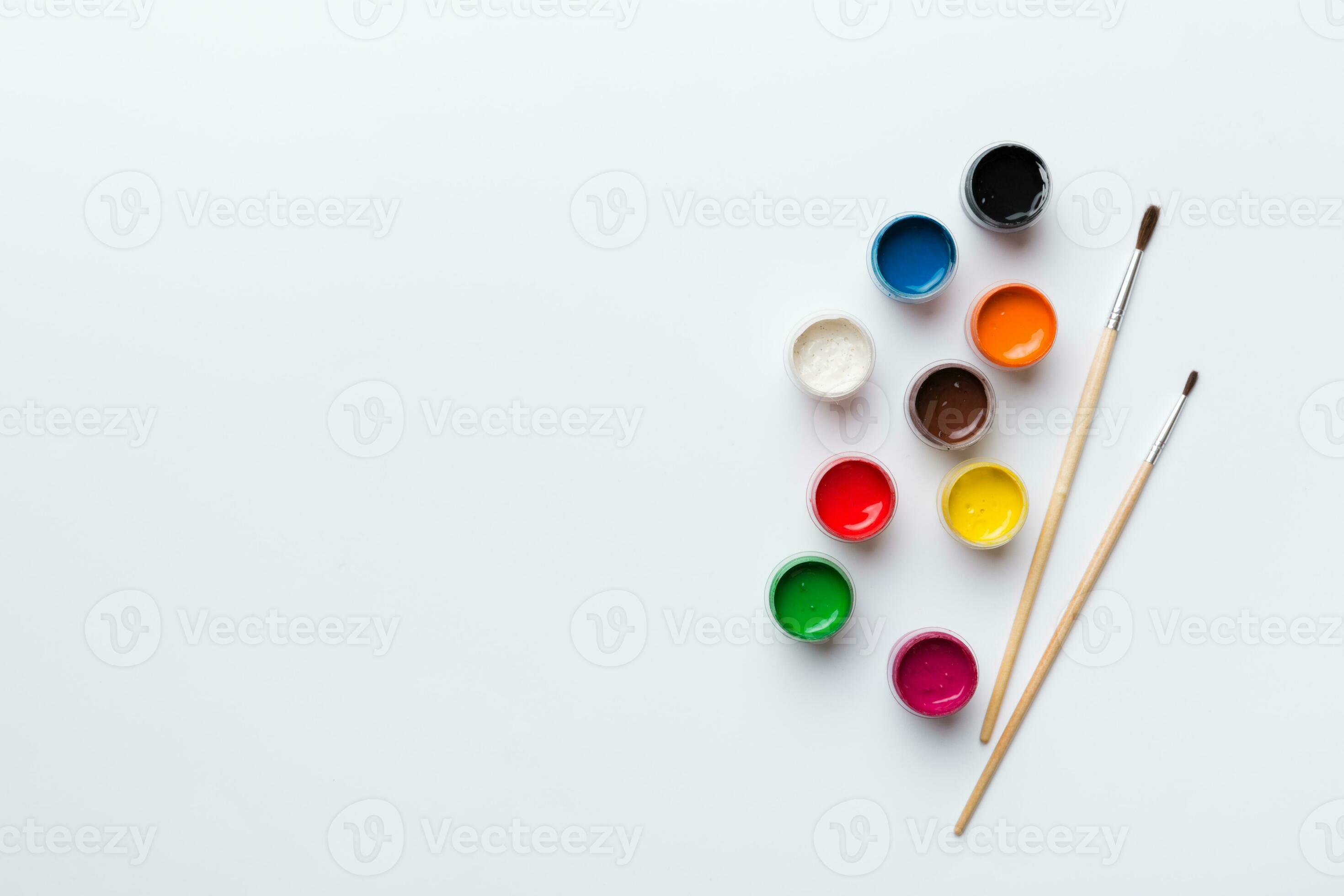 art palette with paint and brushes, close up. Top view with empty space.  workplace for creativity. home teaching concept drawing. 8526923 Stock  Photo at Vecteezy