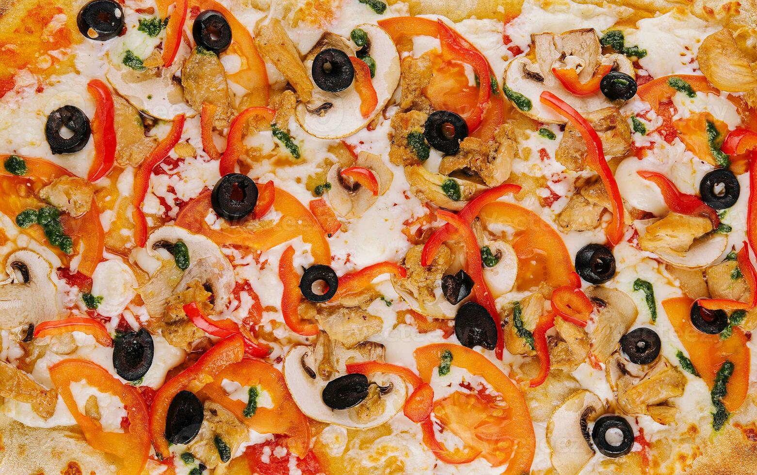 Freshly baked pizza with chicken and mushrooms photo
