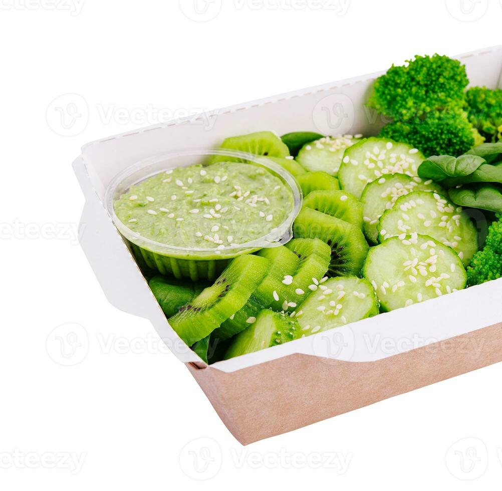 verde conjunto de vegetales y frutas en un cartulina caja foto