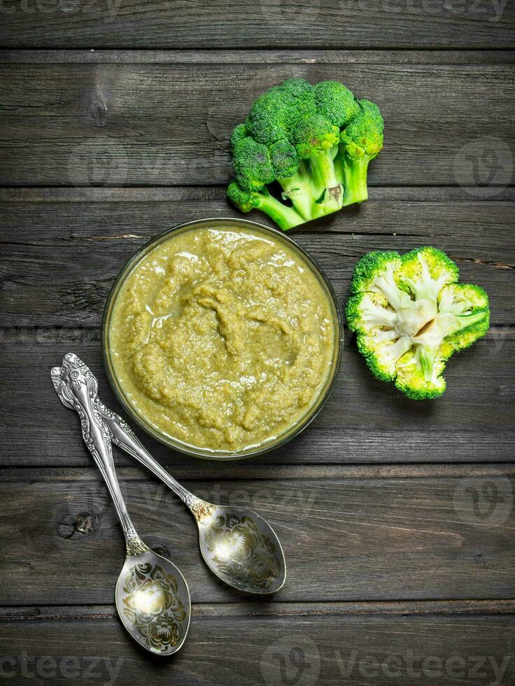 Broccoli puree with a spoon. photo