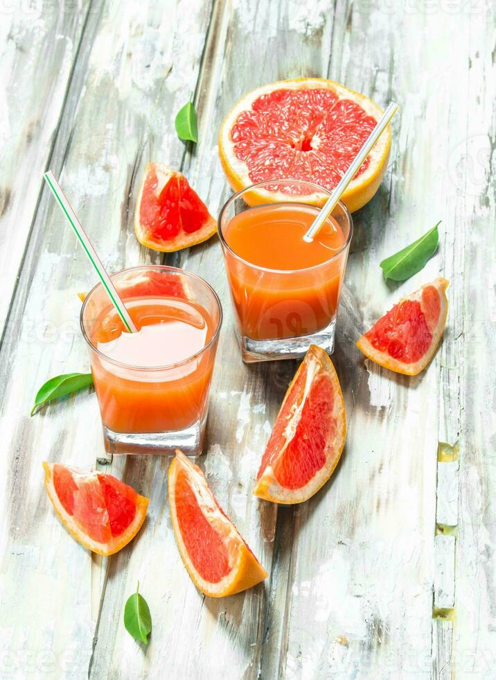 Juice and grapefruit slices. photo