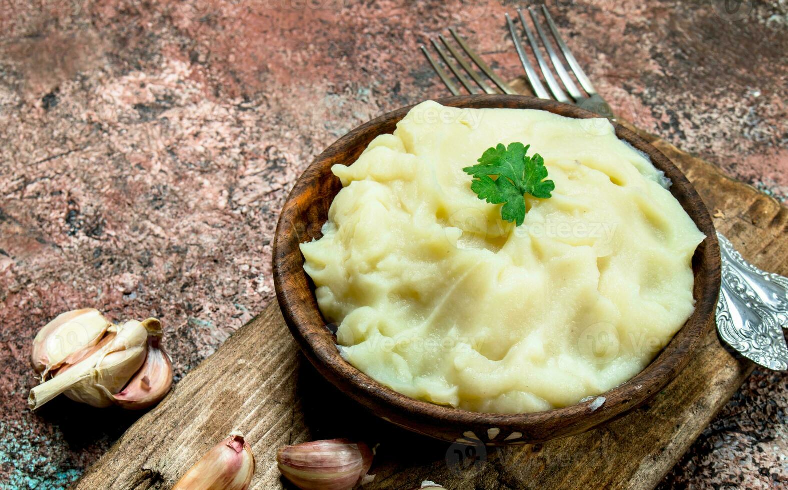 Mashed potatoes in a bowl. photo