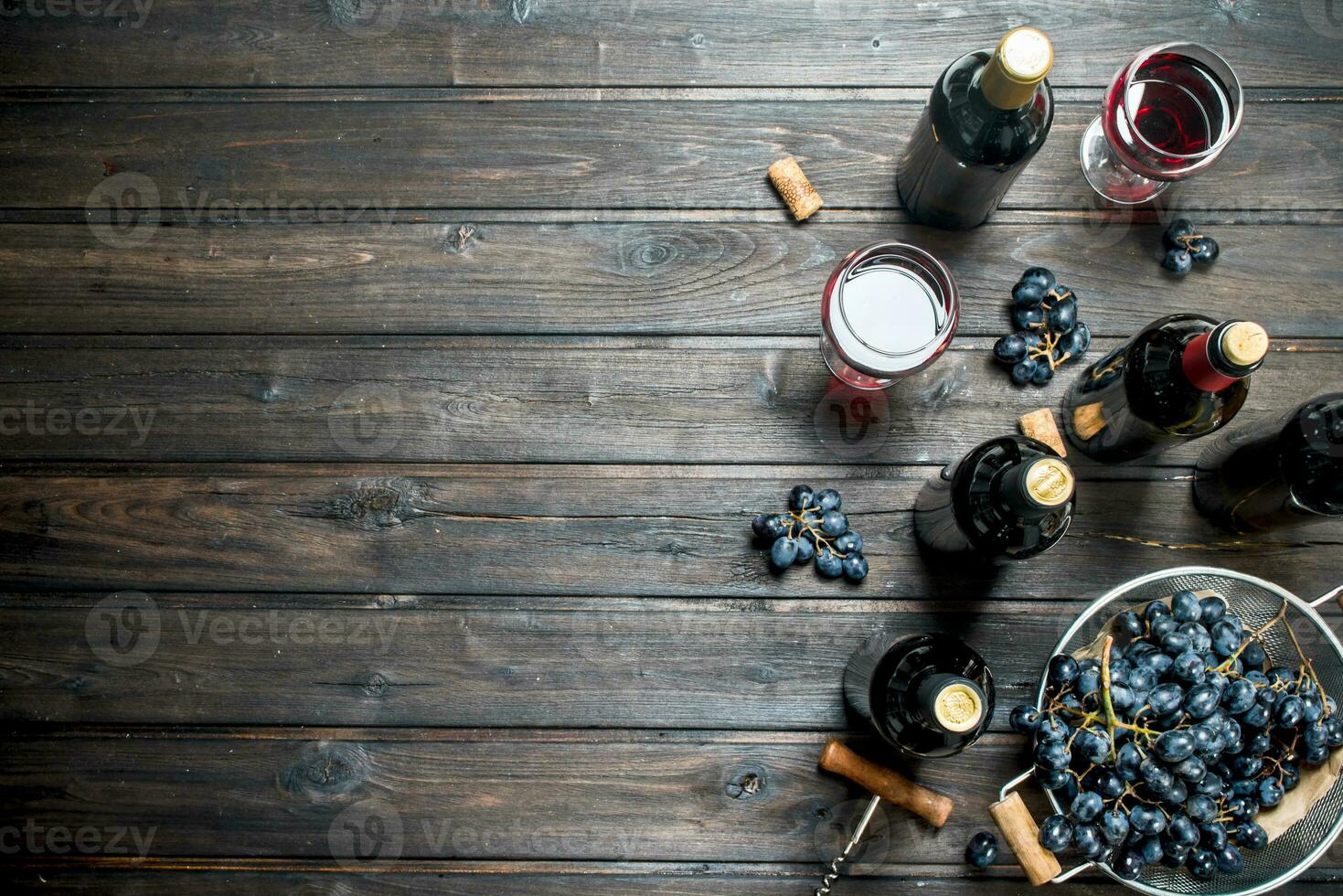 Wine background. Red wine in glasses with grapes. photo