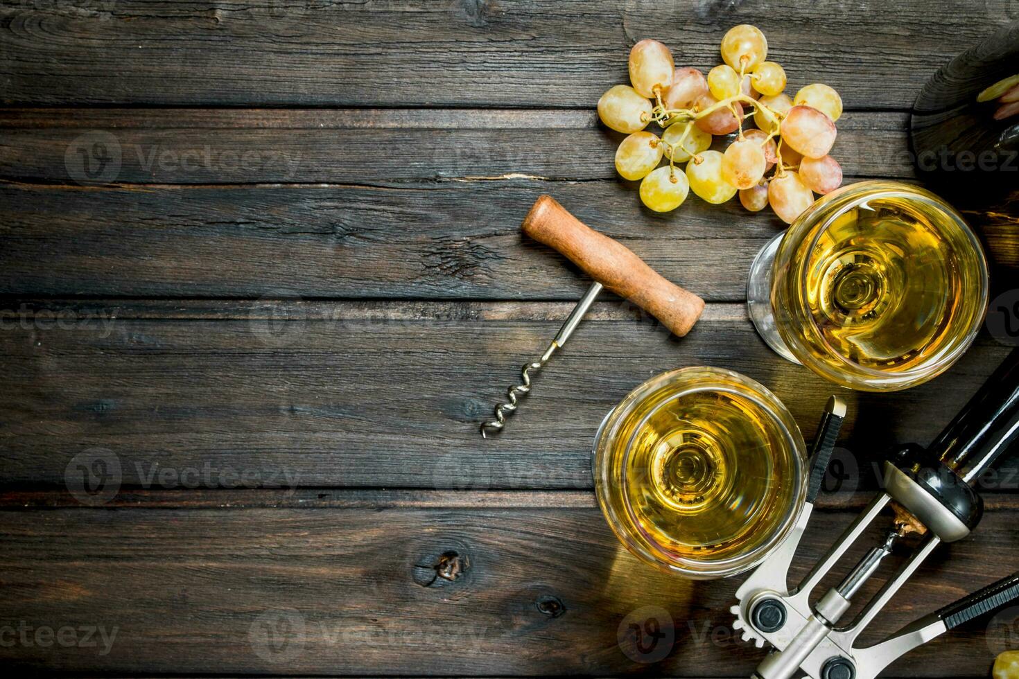Wine background. White wine with grapes. photo