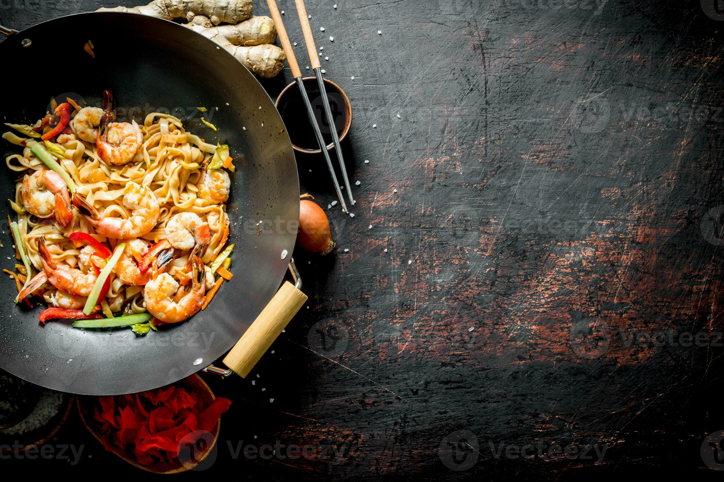 Readymade Chinese Udon noodles with shrimp, vegetables and sauce