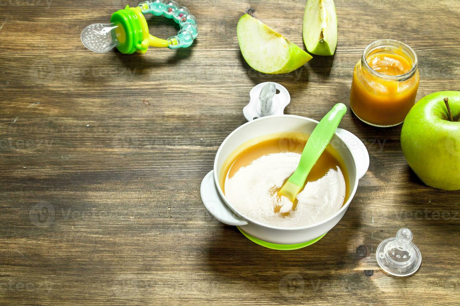 Baby food. Baby puree from green apples. photo
