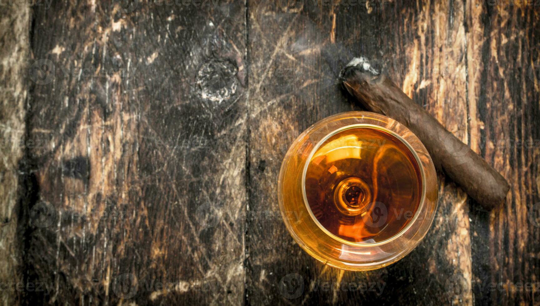 glass of cognac with a cigar. photo