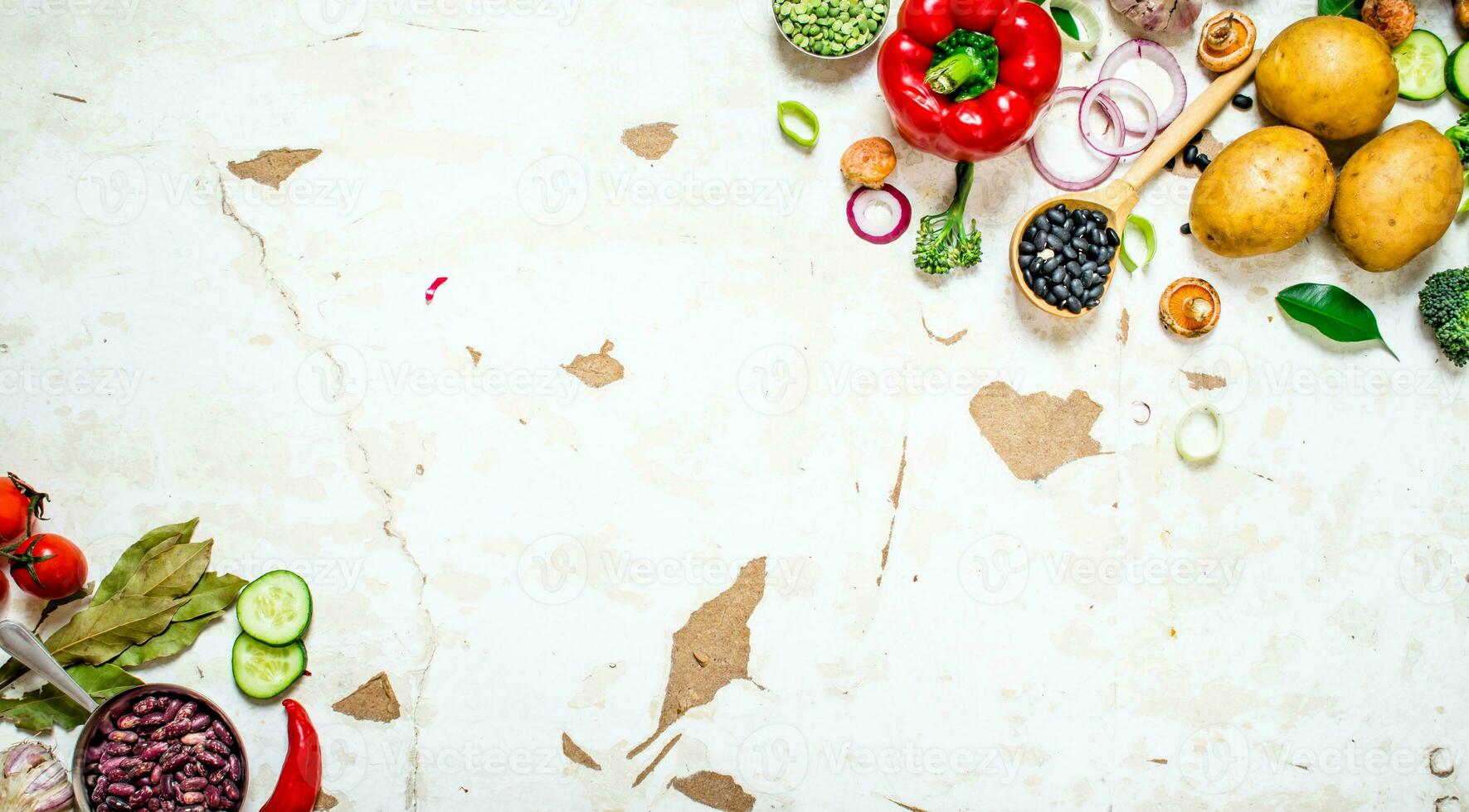 ganic raw vegetables . photo