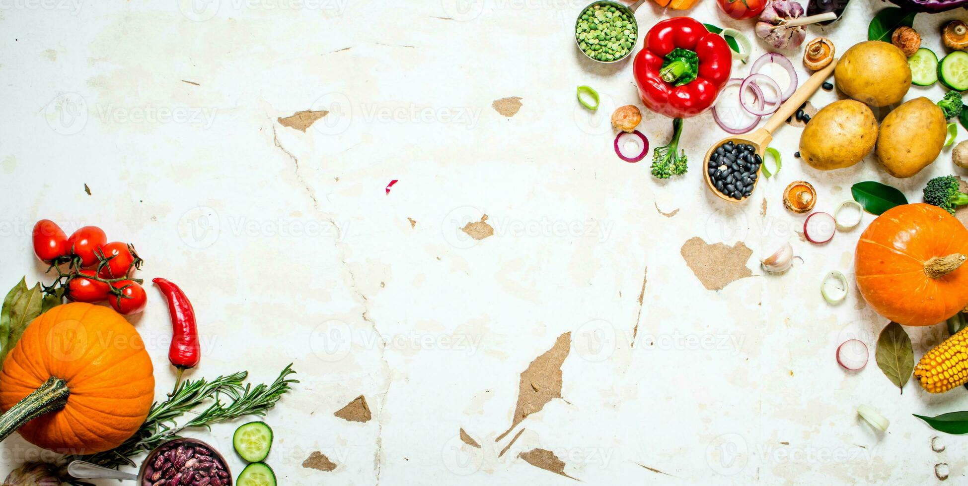 ganic raw vegetables . photo