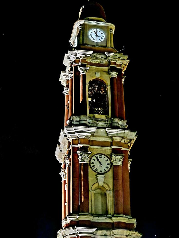 campana torre de el Iglesia de el histórico centrar de El Cairo montenotte durante el festival de medieval El Cairo en agosto 2023 foto