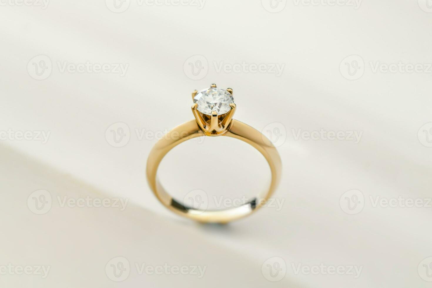 Engagement diamond ring photo