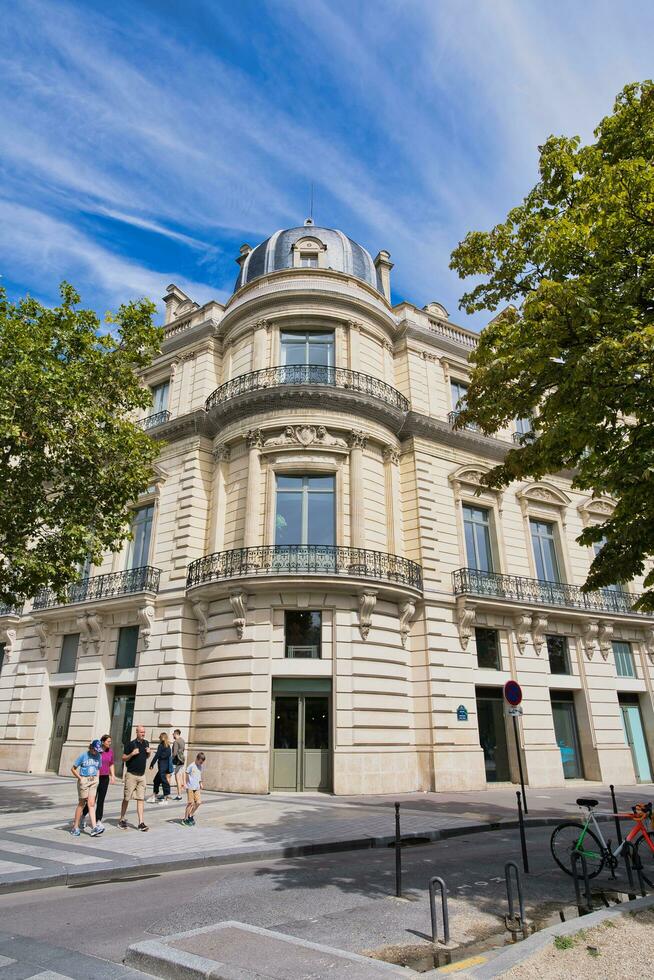 France, Paris, 20.08.2023, Regus 12 14 Rond point de Champs Elysees, Paris, France photo