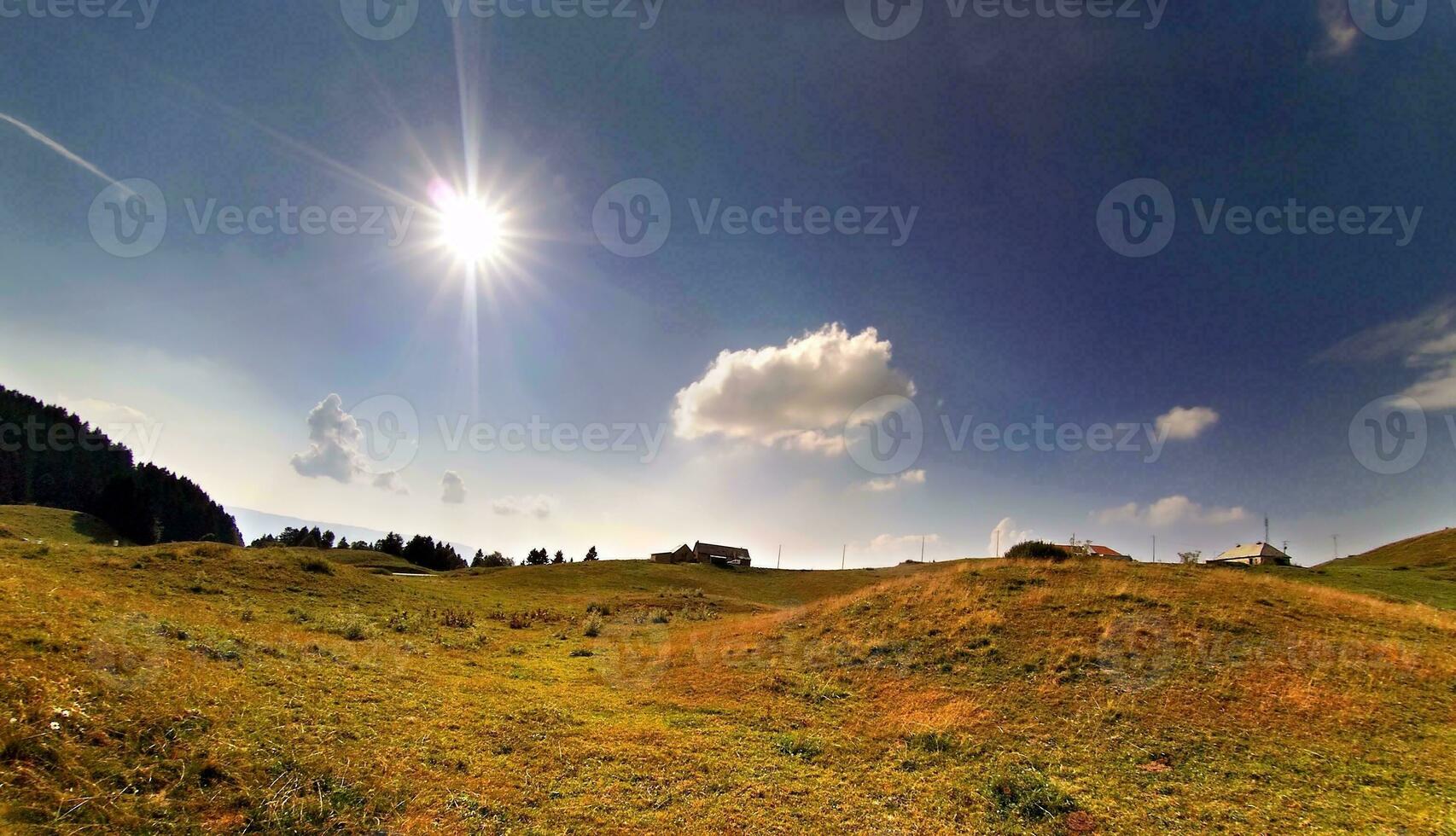 otoño esplendor en Saboya majestuoso bauges montañas paisaje foto