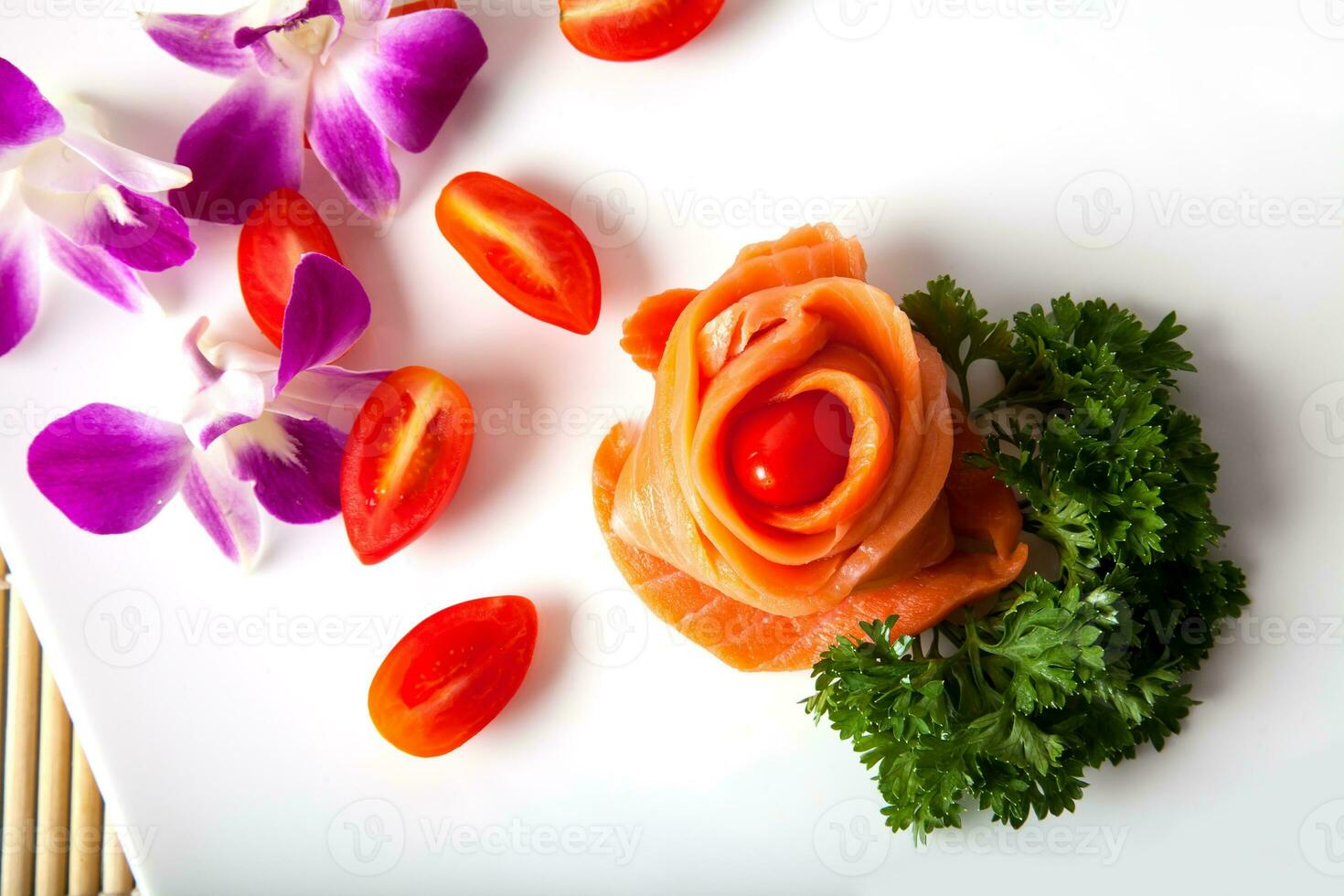 Rosa salmón Sushi foto