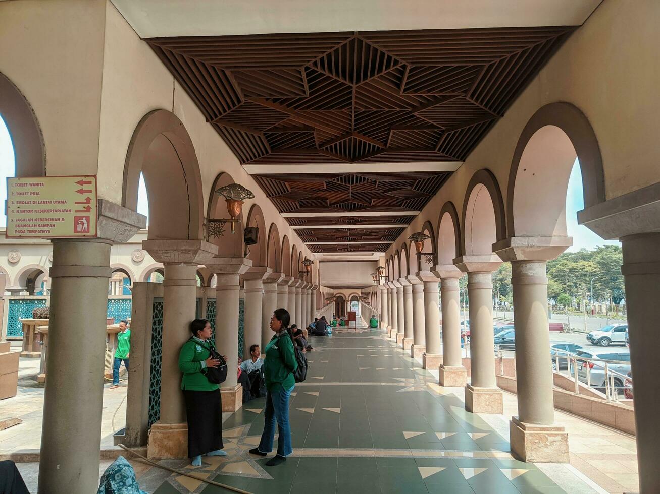 Samarinda Kalimantan Timur, Indonesia 17 october 2023. several people were visiting the largest mosque in the city of Samarinda, namely the Islamic Center photo