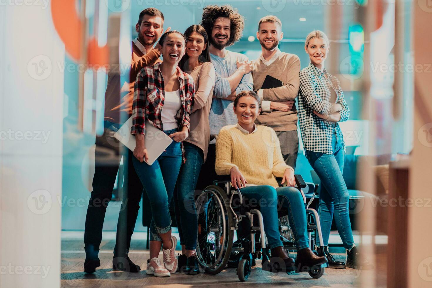 diverso grupo de personas en el oficina foto