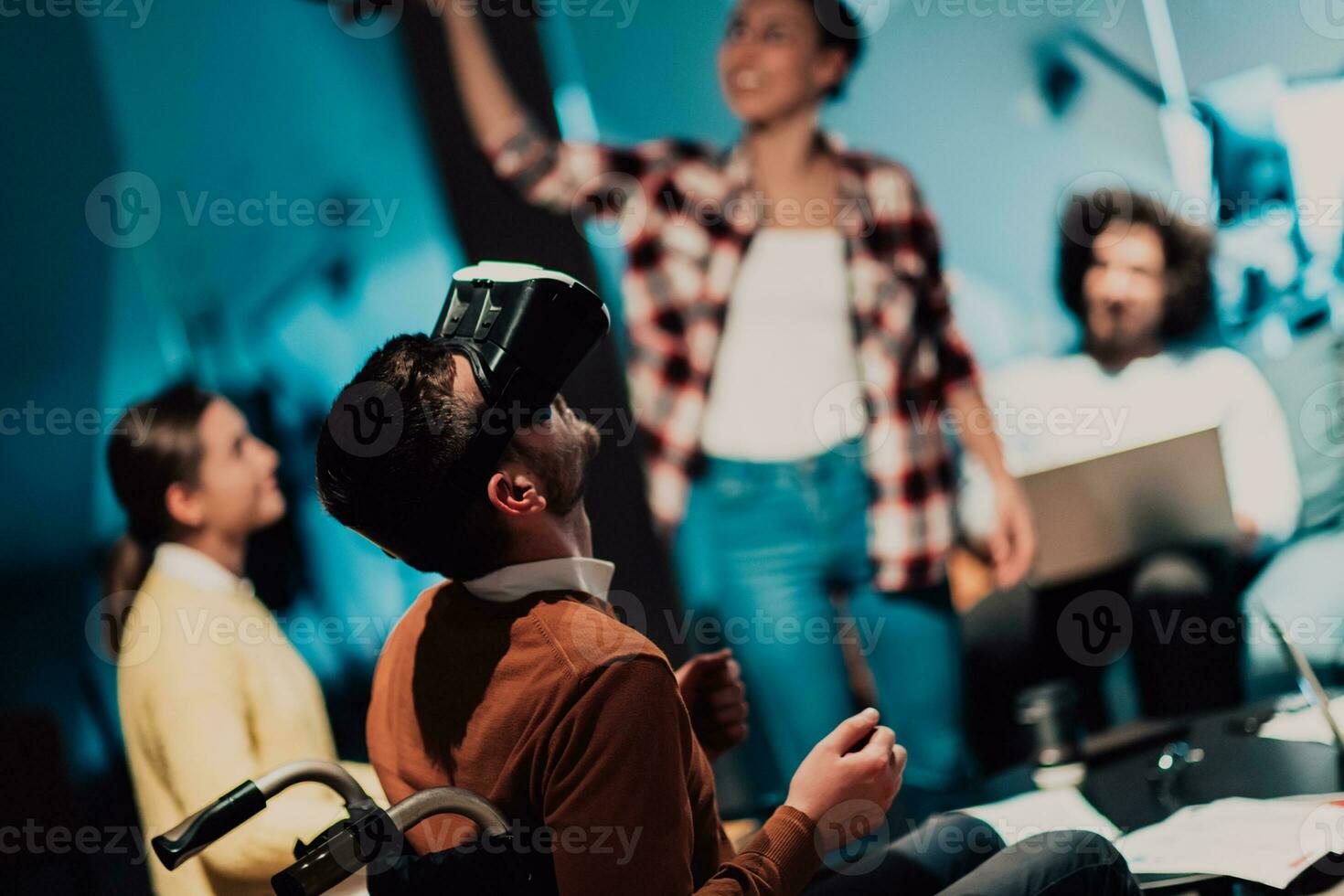 diverso grupo de personas en el oficina foto