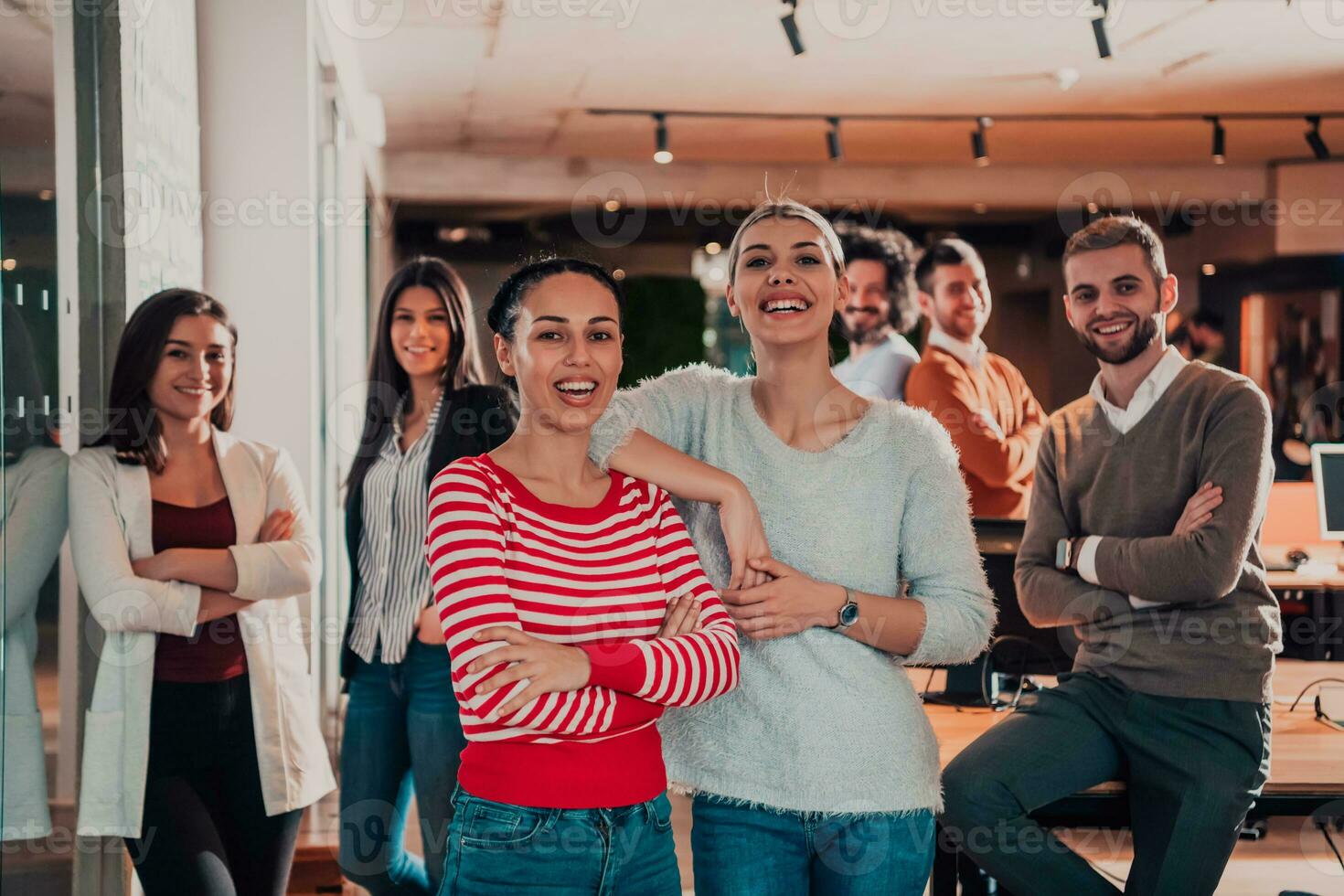 diverso grupo de personas en el oficina foto