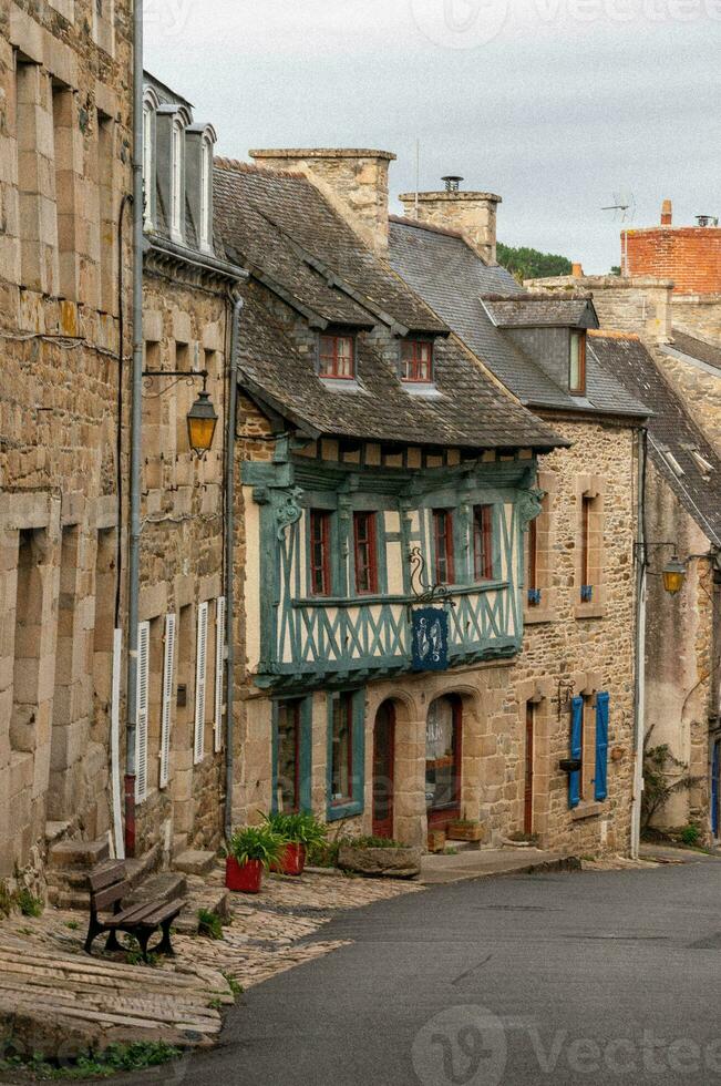 encantador de entramado de madera casas en ruda treguier, Bretaña, Francia foto