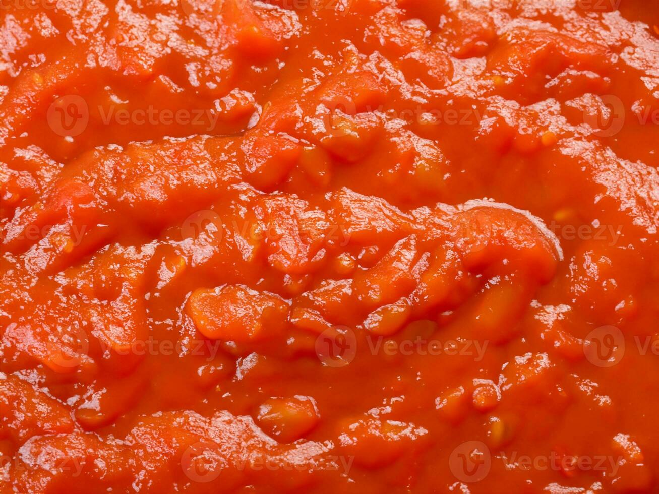 rojo tomate salsa con ajo en pan foto