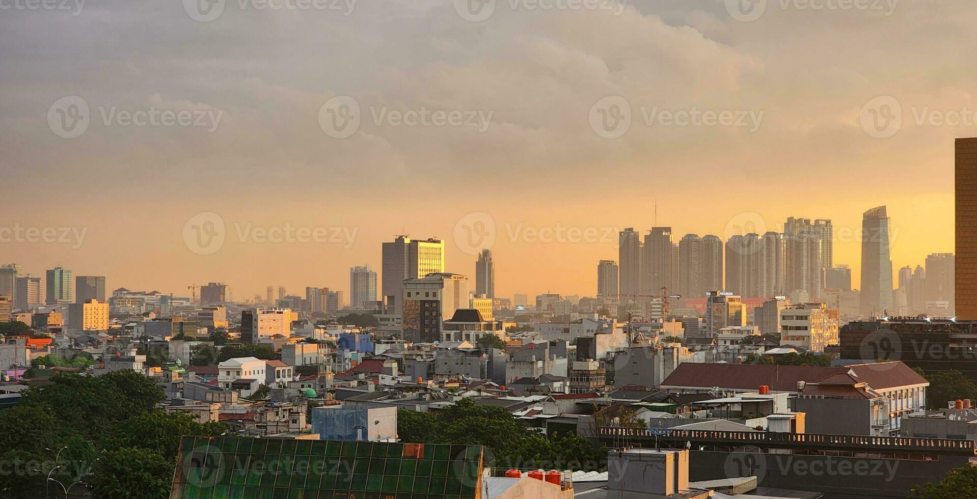 a landscape of city view with esthetic sky photo