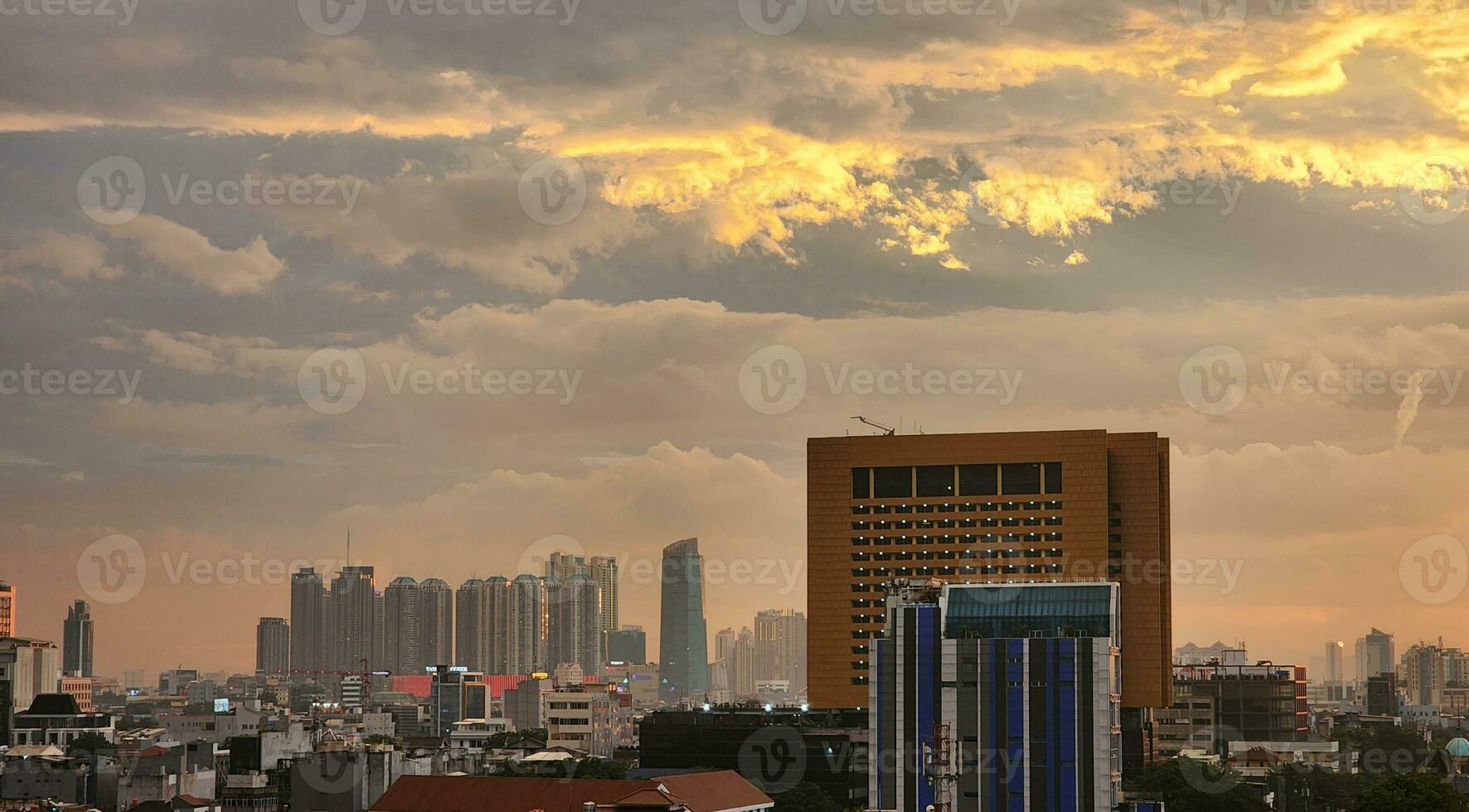 a landscape of city view with esthetic sky photo