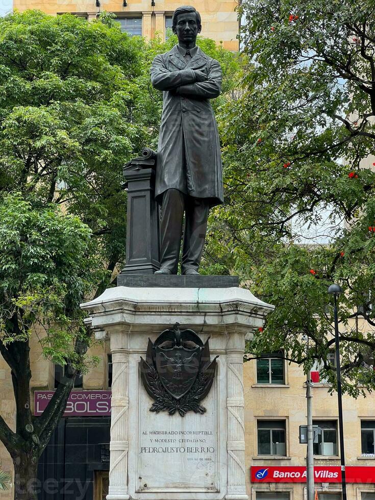 Monument to Pedro Justo Berrio photo