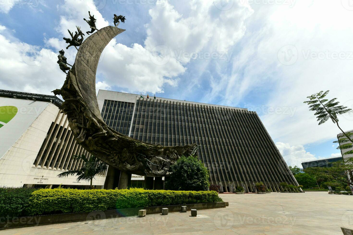 Monumento a el carrera - Medellín, Colombia foto