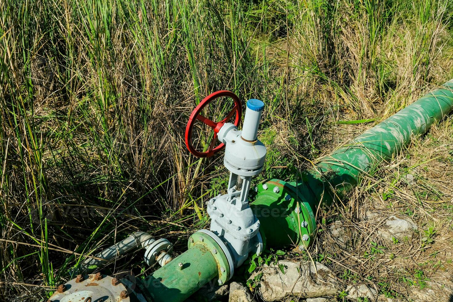 Manual valves for use in industrial areas that are commonly installed on tanks, pipes, pumps, ponds and wells in combined cycle power plants. photo