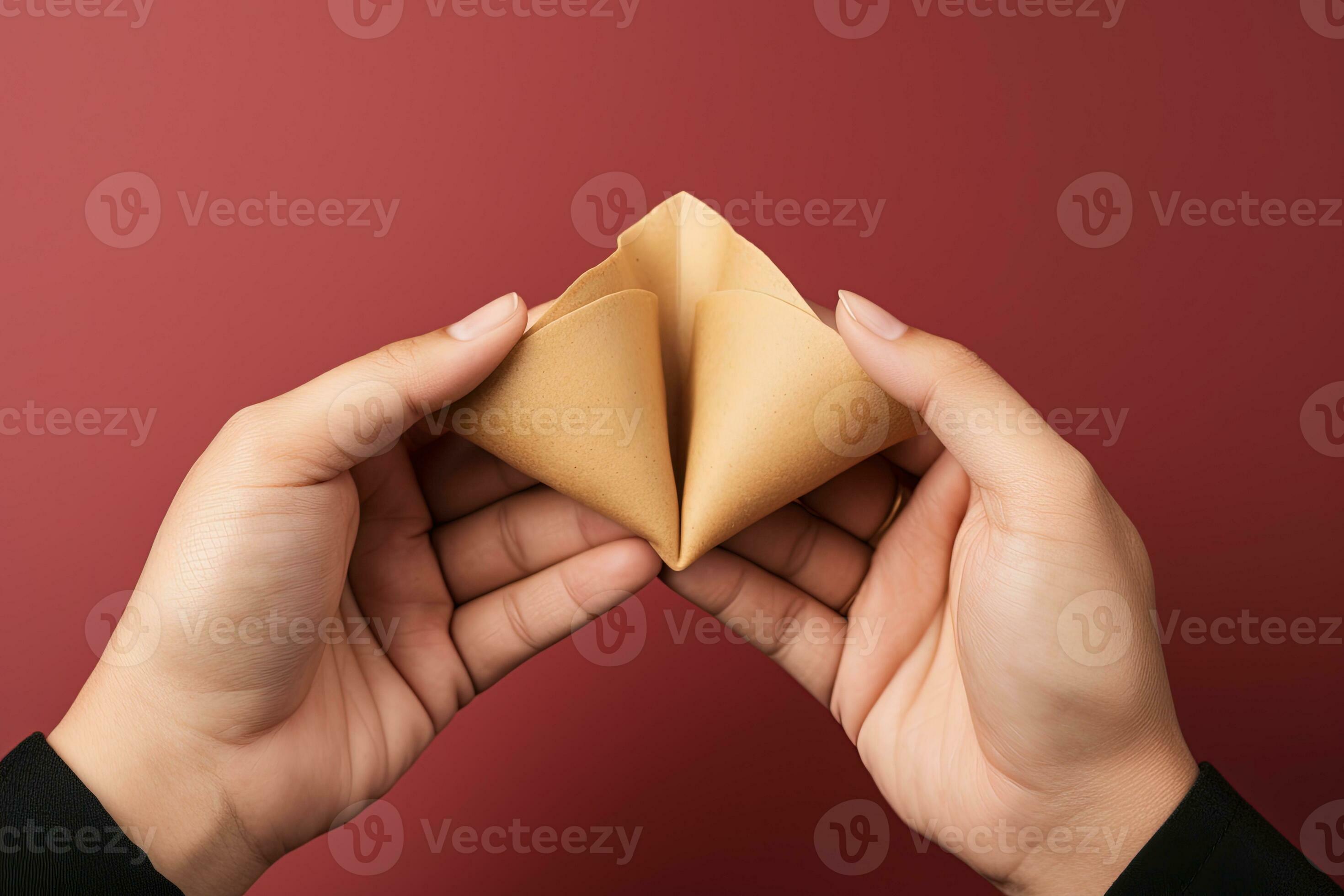 Galleta De La Suerte Con El Mensaje En Blanco En El Fondo Blanco Foto de  archivo - Imagen de salud, americano: 30600922