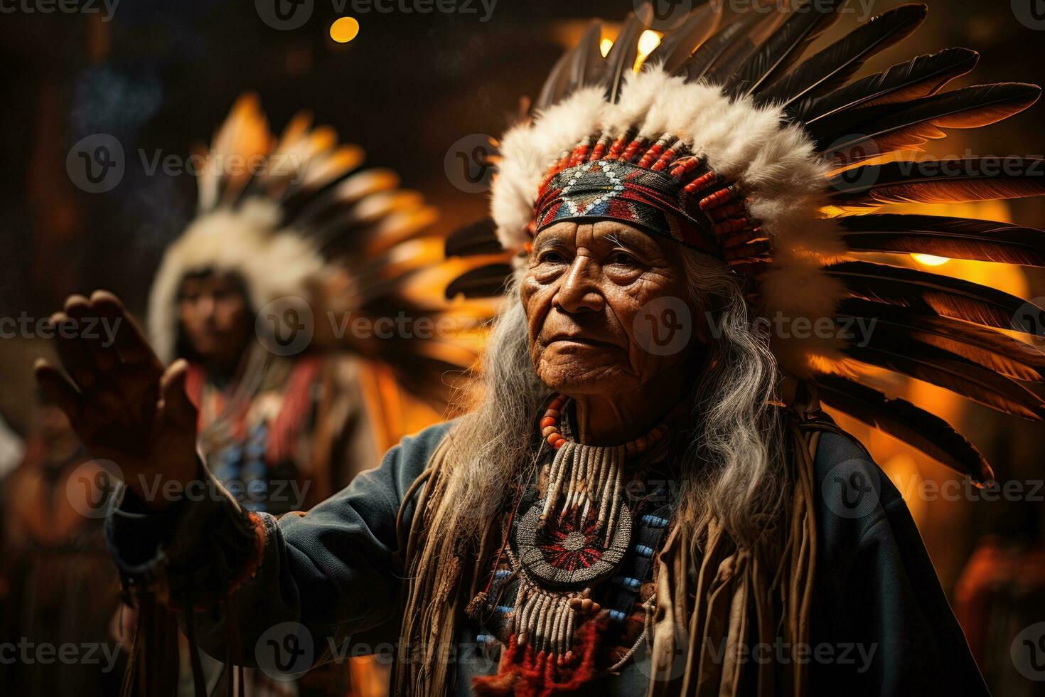 nativo americano tribal jefe en tradicional ceremonial insignias reales ejecutando ancestral danza foto